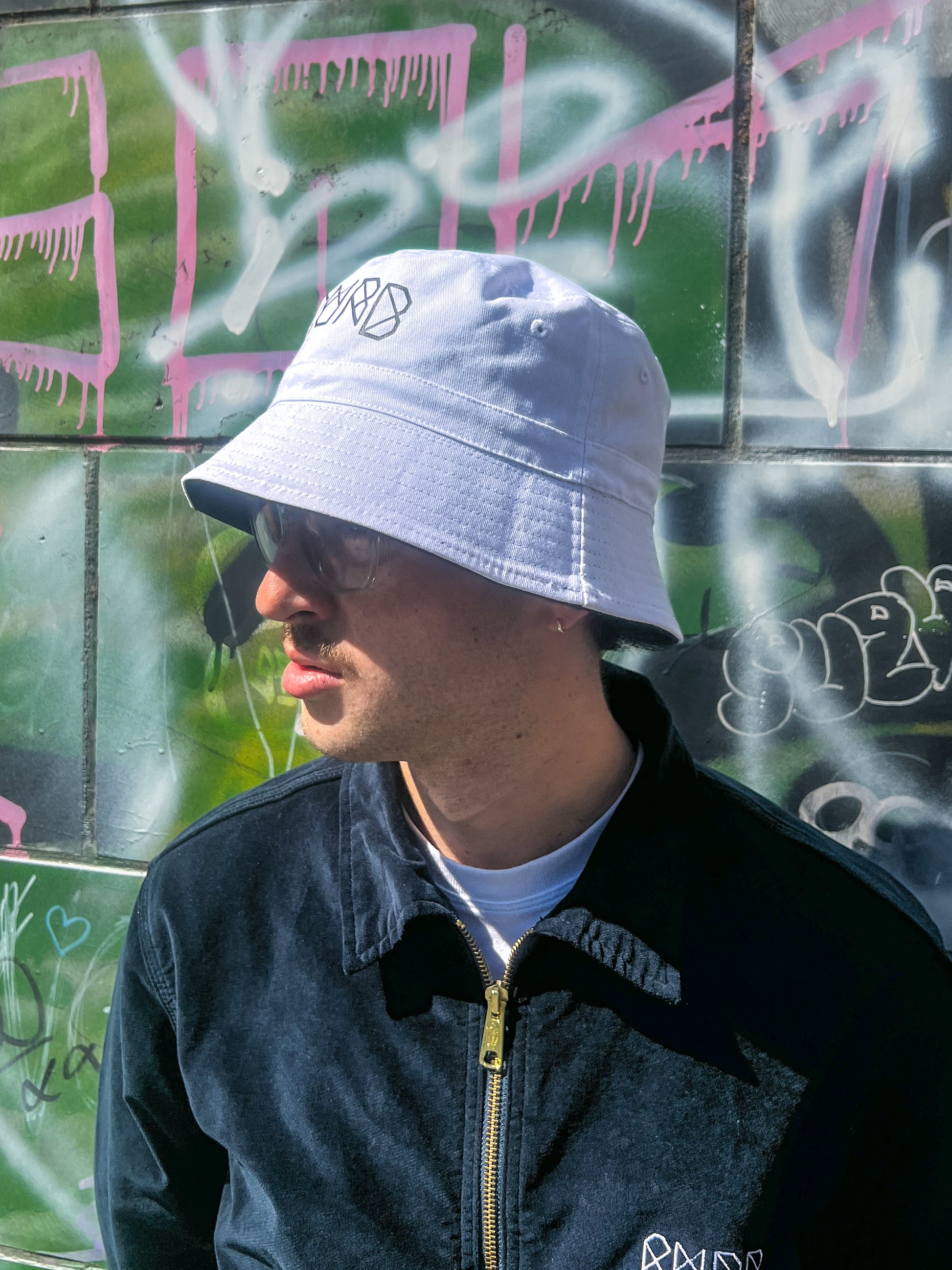 Curb Reversible Bucket Hat Pacman/Classic Logo Navy/White